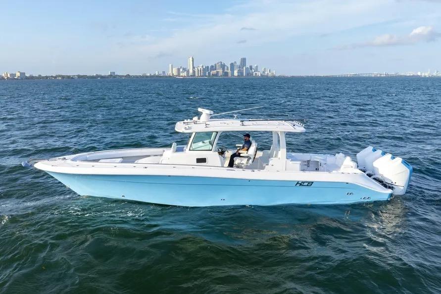2025 HCB 42 Lujo
