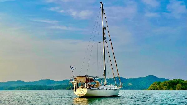Island Packet 40