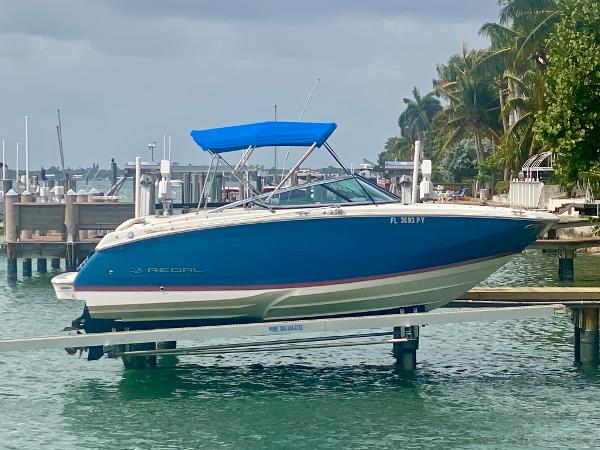 Regal 22 FasDeck 2016 Regal 22 FasDeck boat with blue hull on a lift at a marina.
