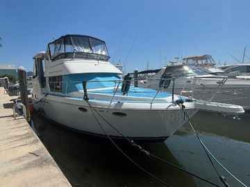 1997 Carver 355 Aft Cabin Motor Yacht