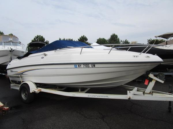 2002 Chaparral 205SSE Cuddy