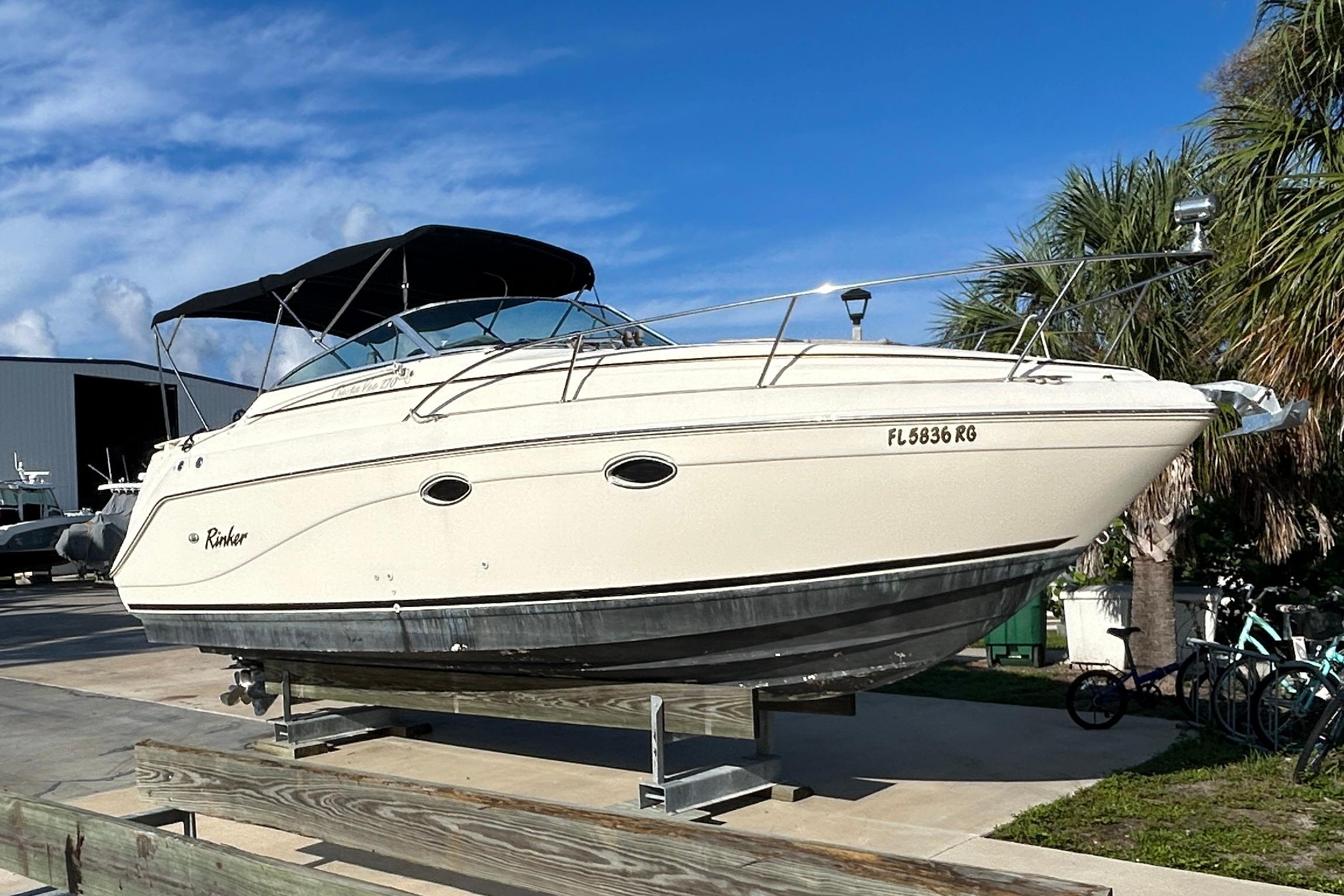 2000 Rinker 270 Fiesta Vee