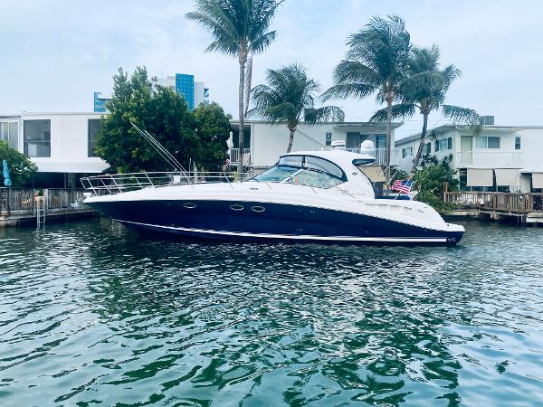 Sea Ray 420 Sundancer 2005 Sea Ray 420 Sundancer yacht docked near waterfront homes.