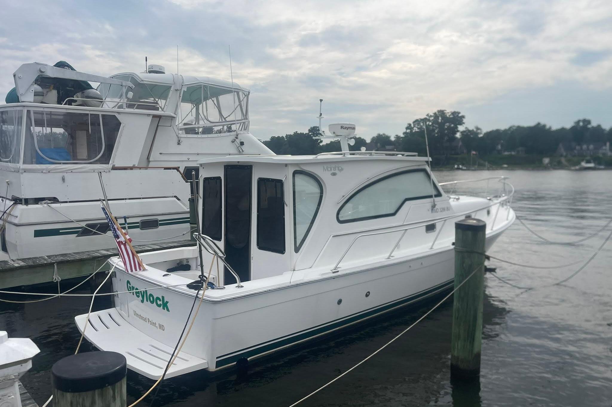 2002 Mainship Pilot 34 Sedan