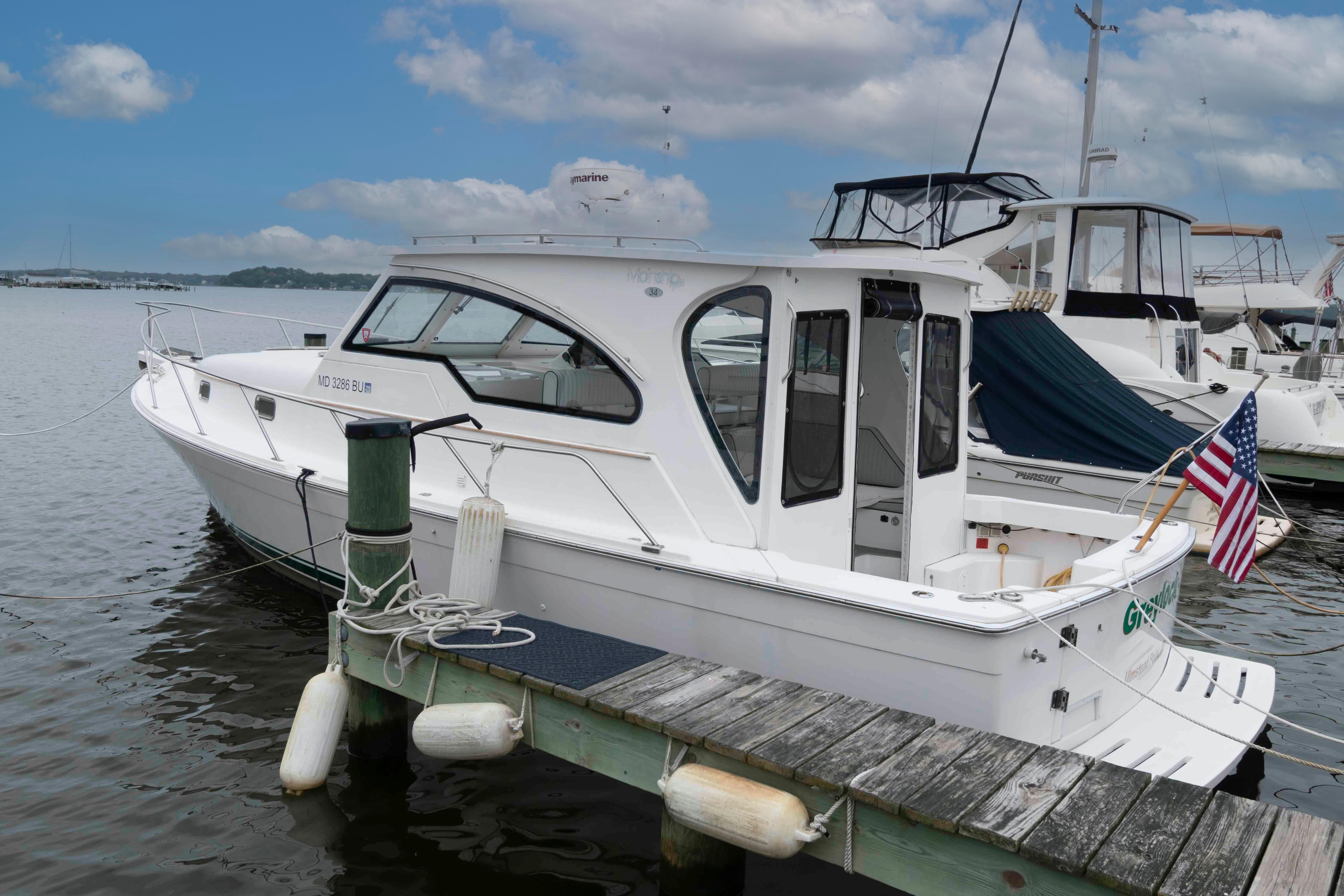 2002 Mainship Pilot 34 Sedan