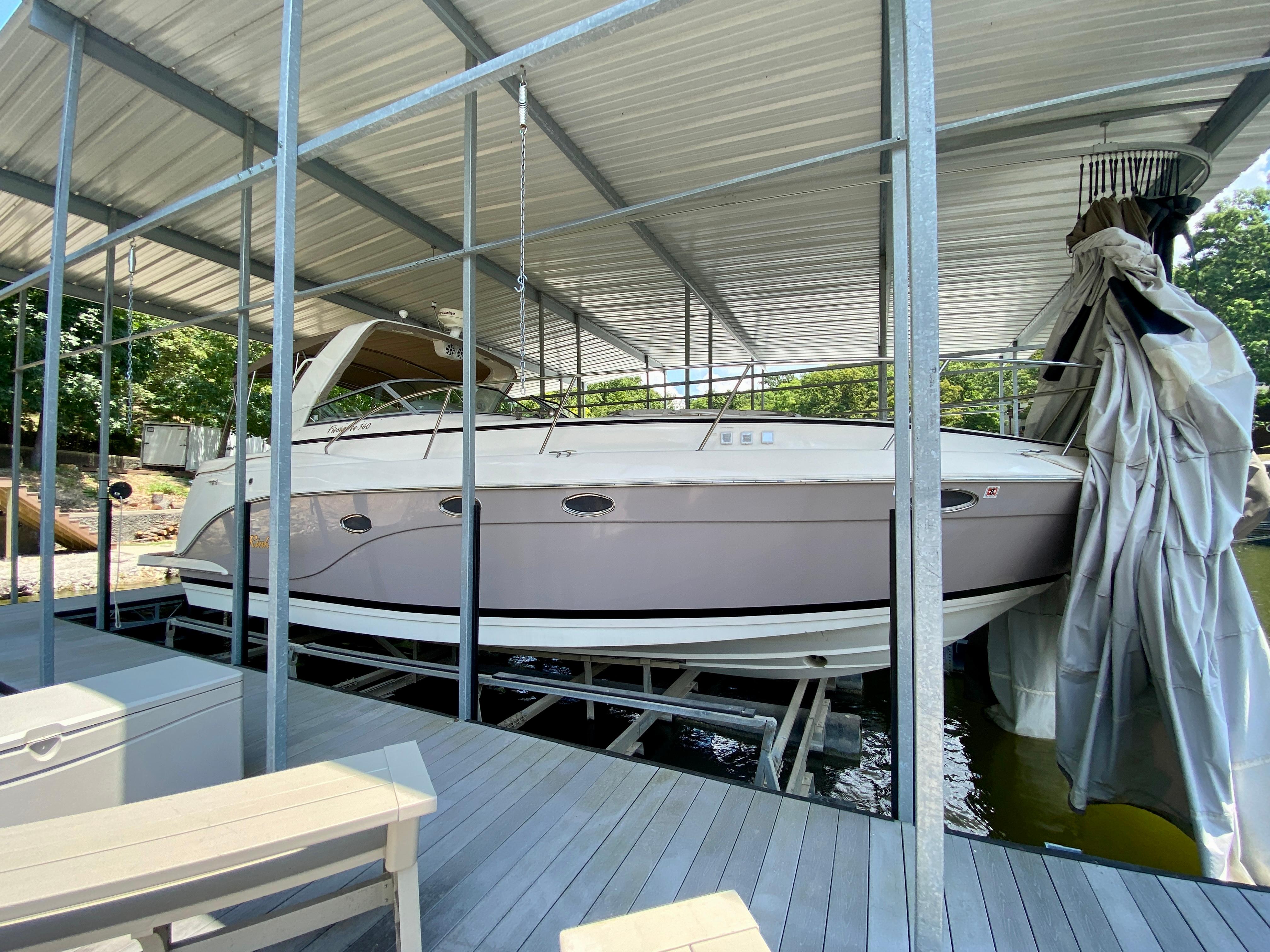 Rinker 360 Fiesta Vee