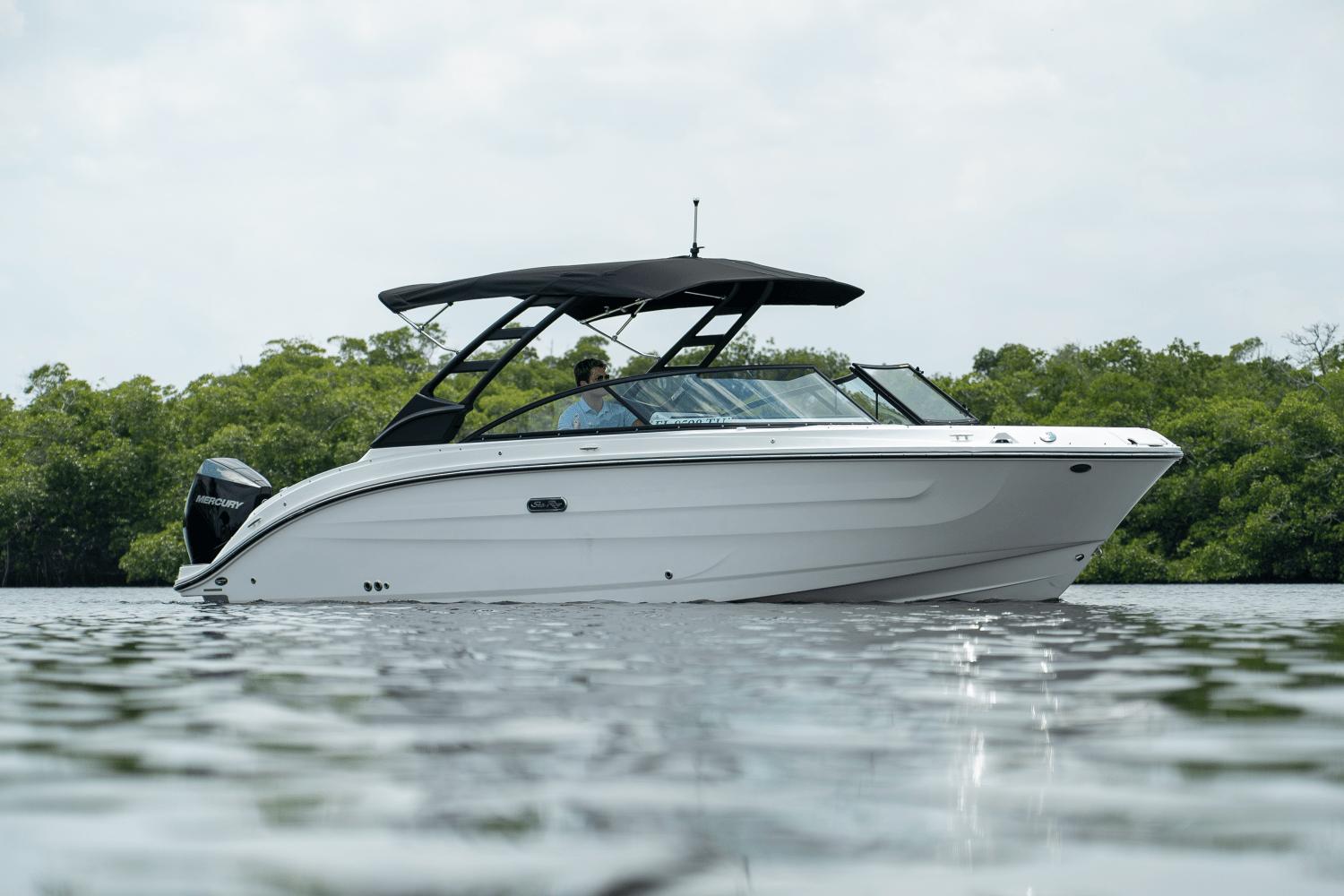 2025 Sea Ray SDX 250 Outboard