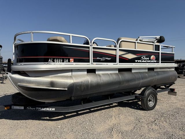 2018 Tracker BASS 18DLX BUGGY