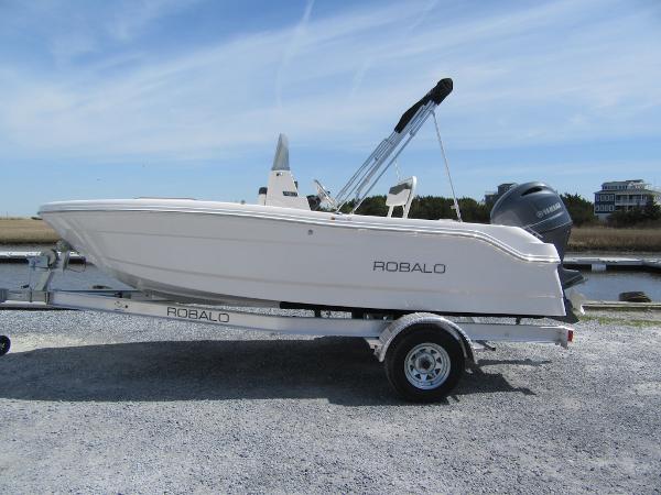 2025 Robalo R160 Center Console
