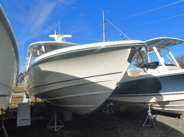 2024 Boston Whaler 350 Realm