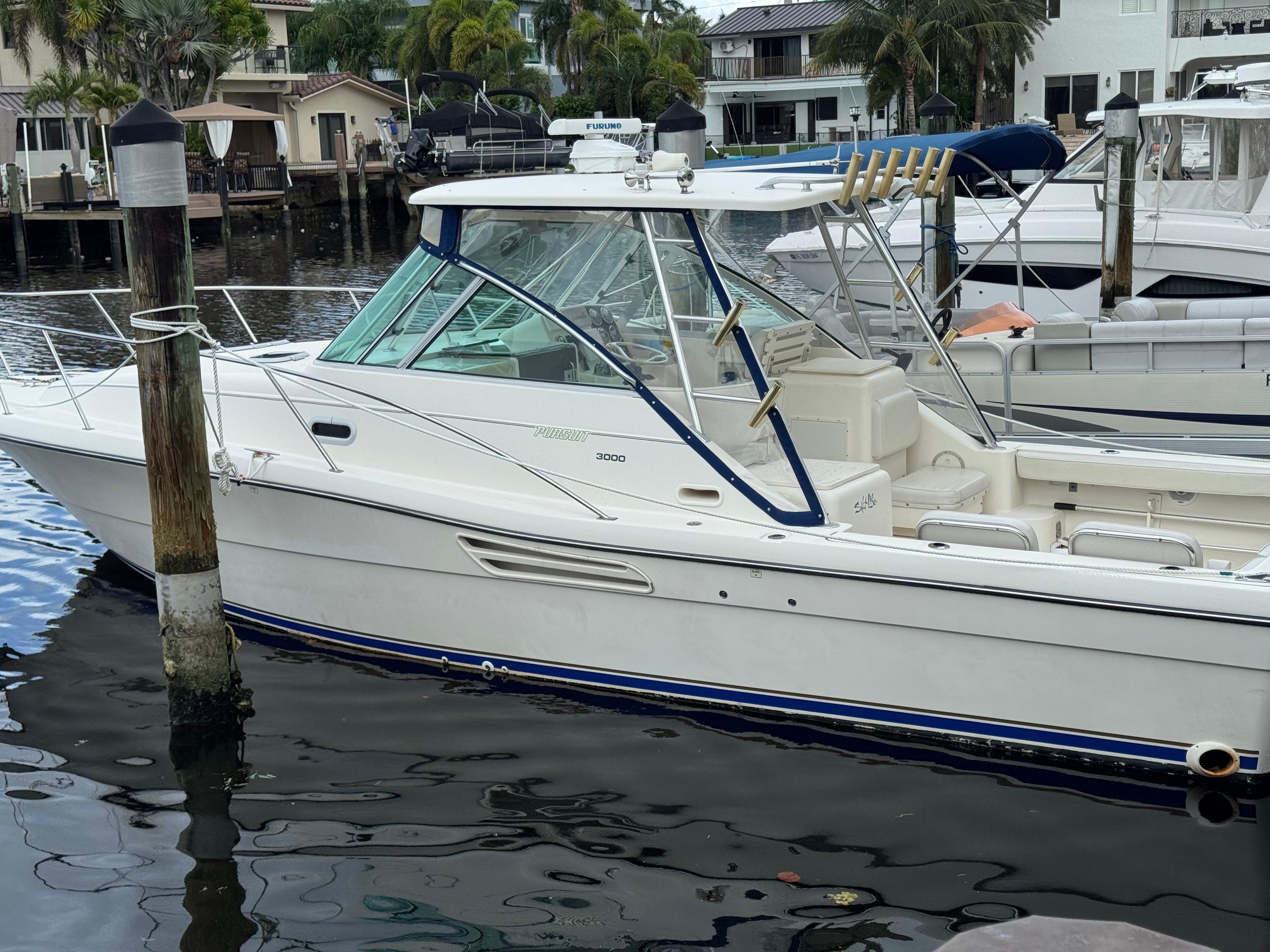 2002 Pursuit 3000 Express