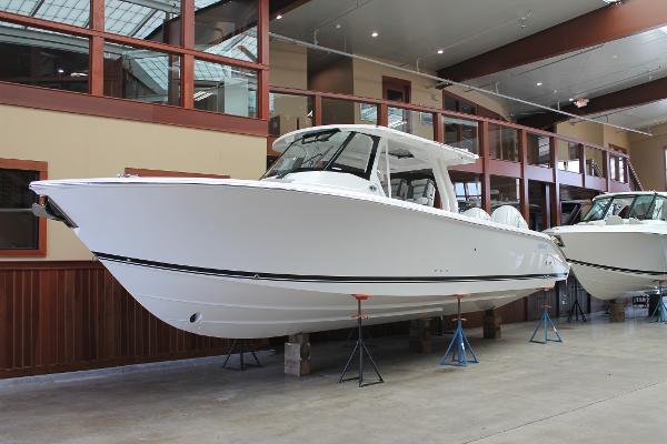 2025 Pursuit S 358 Sport