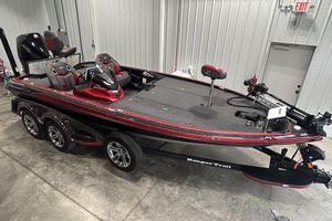 Ranger Z520R Ranger Cup Equipped 2023 Ranger Z520R Ranger Cup Equipped boat in a showroom, featuring sleek design and modern equipment.