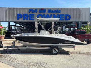 2017 Yamaha Boats 190 FSH Deluxe