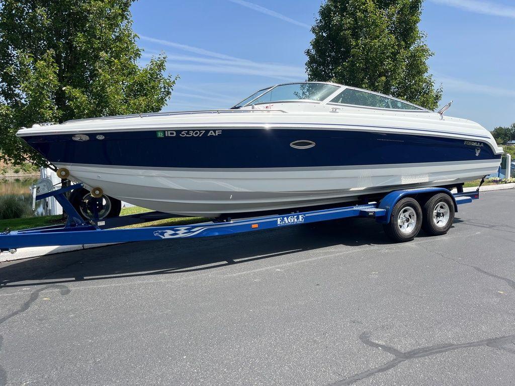 2004 Formula 260 Bow Rider