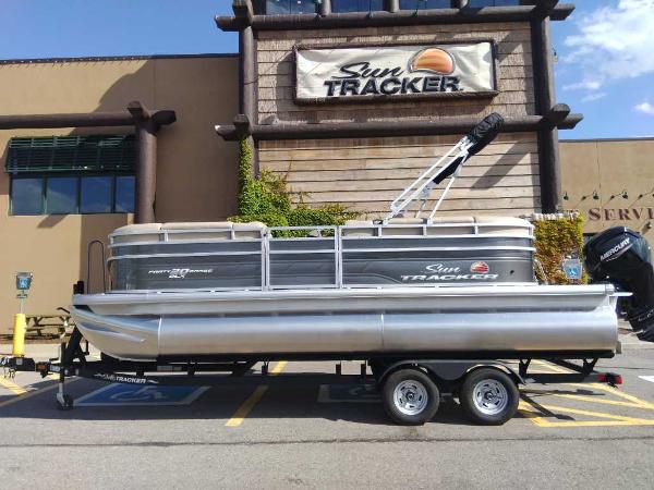 2024 Sun Tracker Party Barge 20 DLX