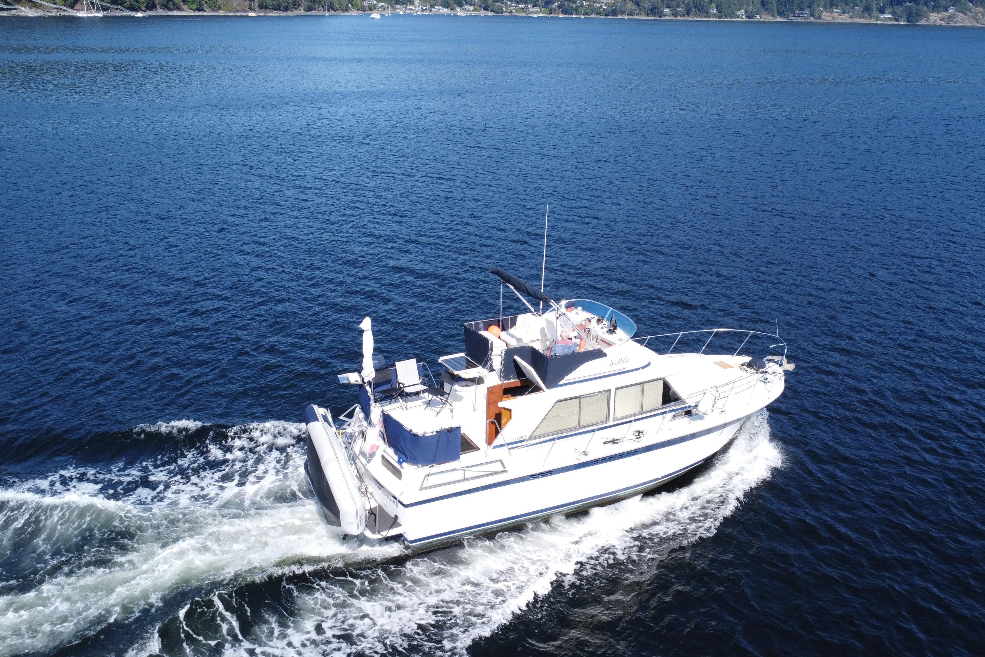 1975 Uniflite Tri-cabin Sedan Cruiser