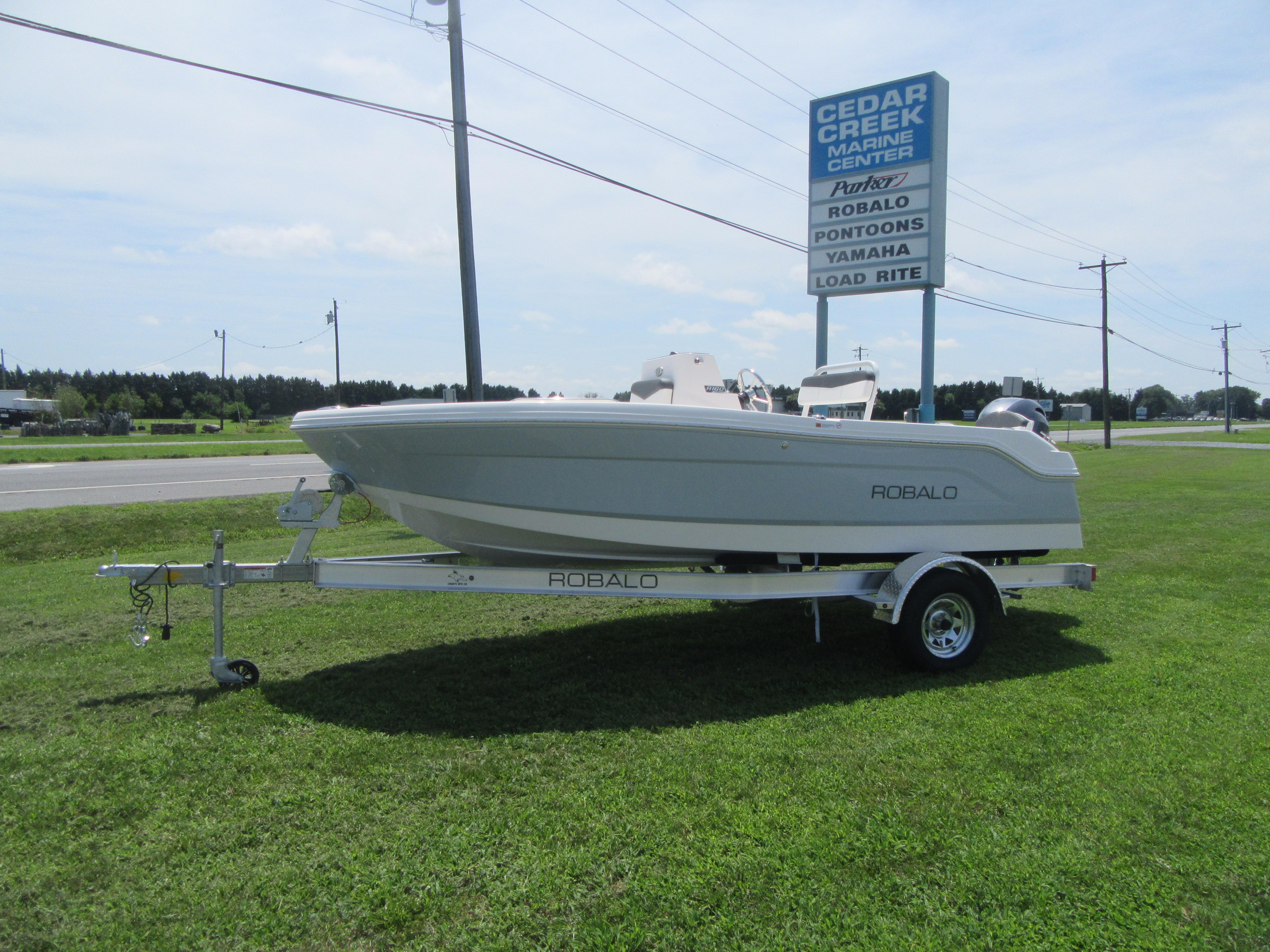 2025 Robalo R160 Center Console