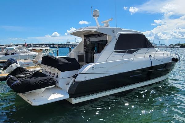 Cruisers Yachts 48 Cantius Low Hours at 327