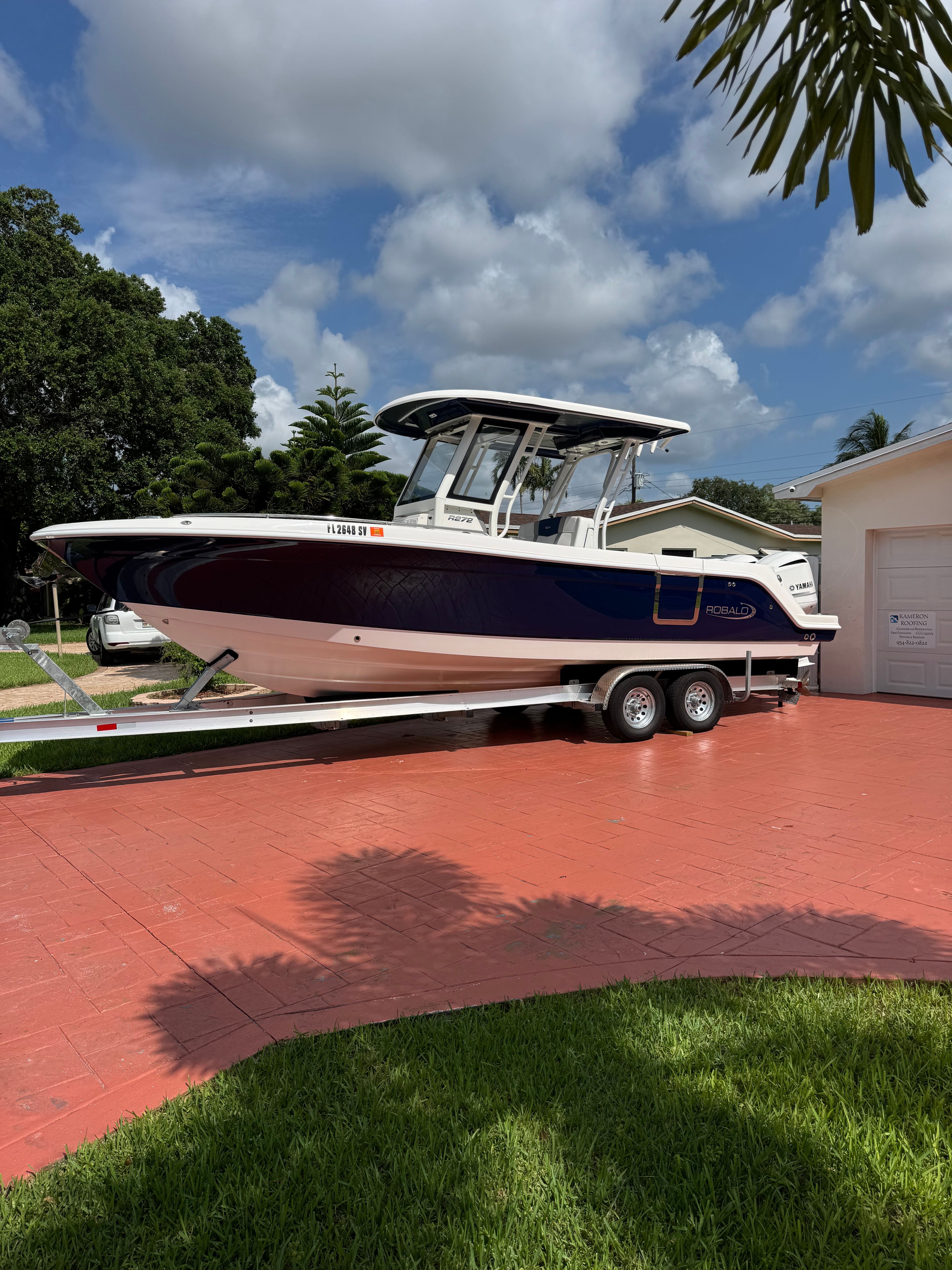 2021 Robalo R272 Center Console