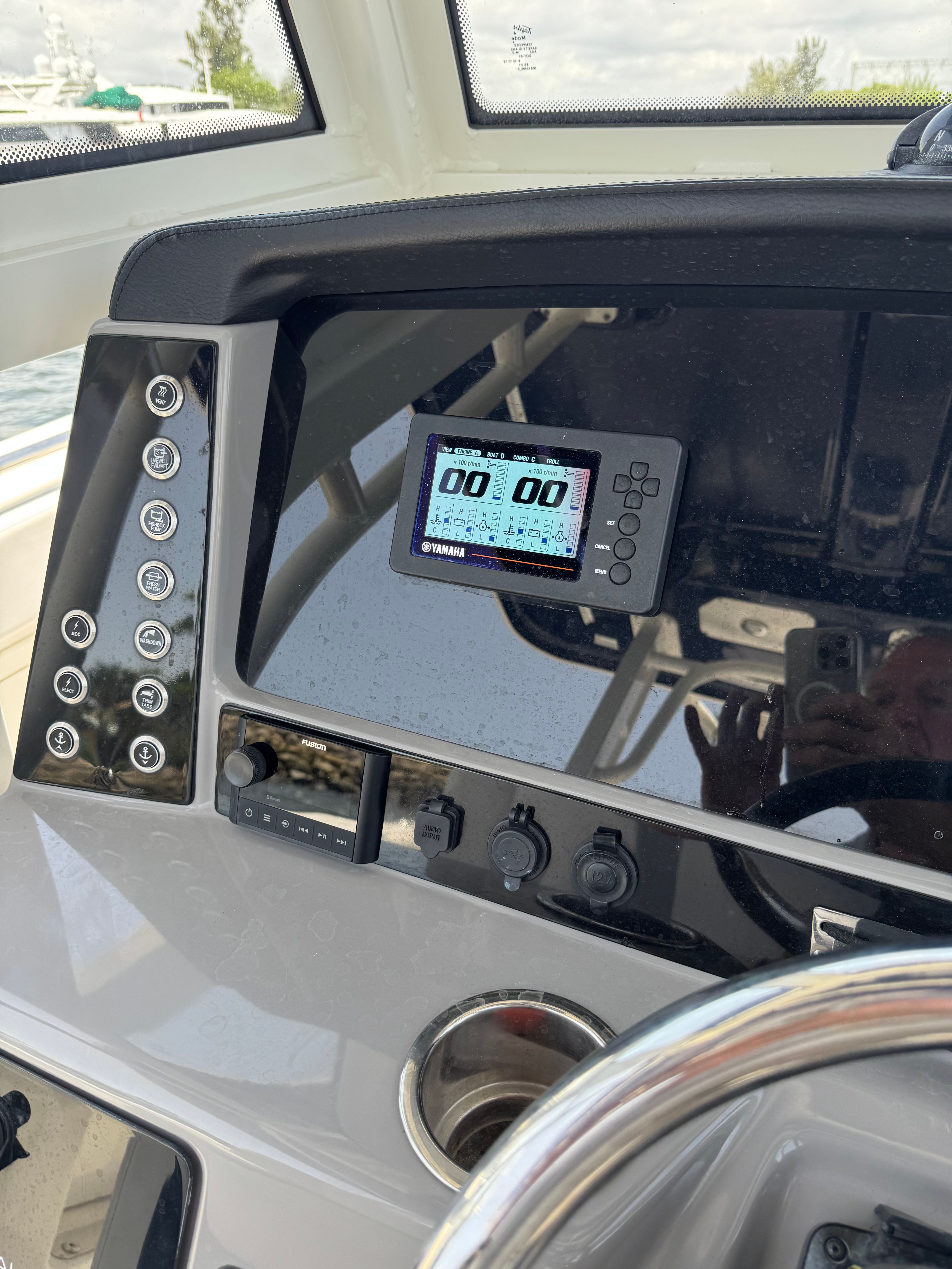 2021 Robalo R272 Center Console