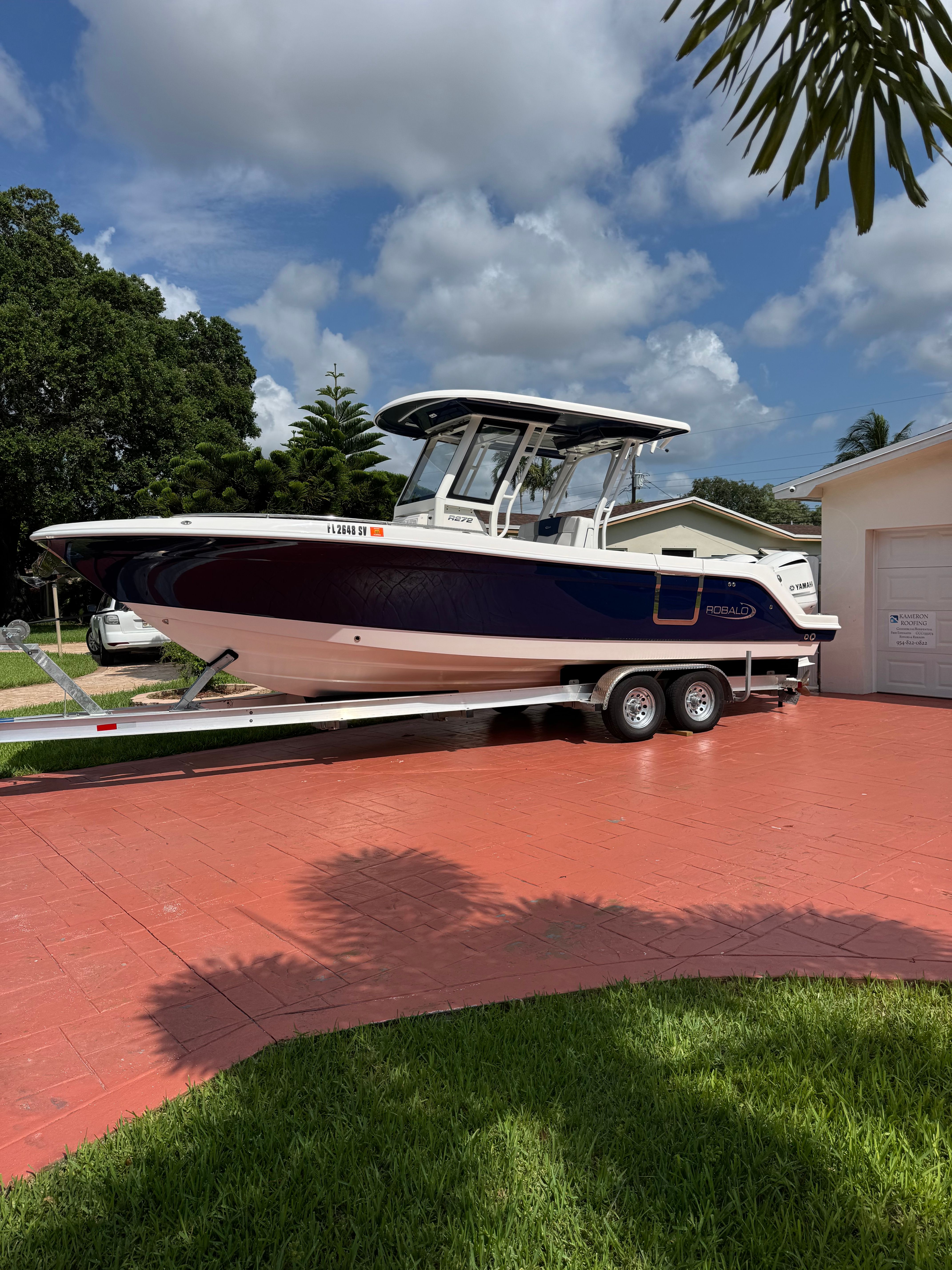 2021 Robalo R272 Center Console