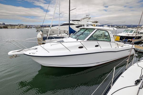 2008 Boston Whaler 345 Conquest.