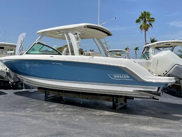 Boston Whaler 320 Vantage boats for sale - boats.com