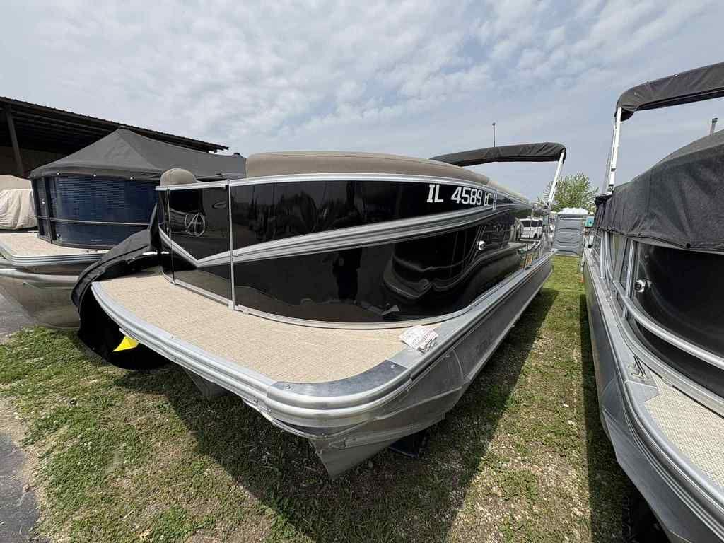 Avalon LSZ Cruise Rear Bench 24 FT