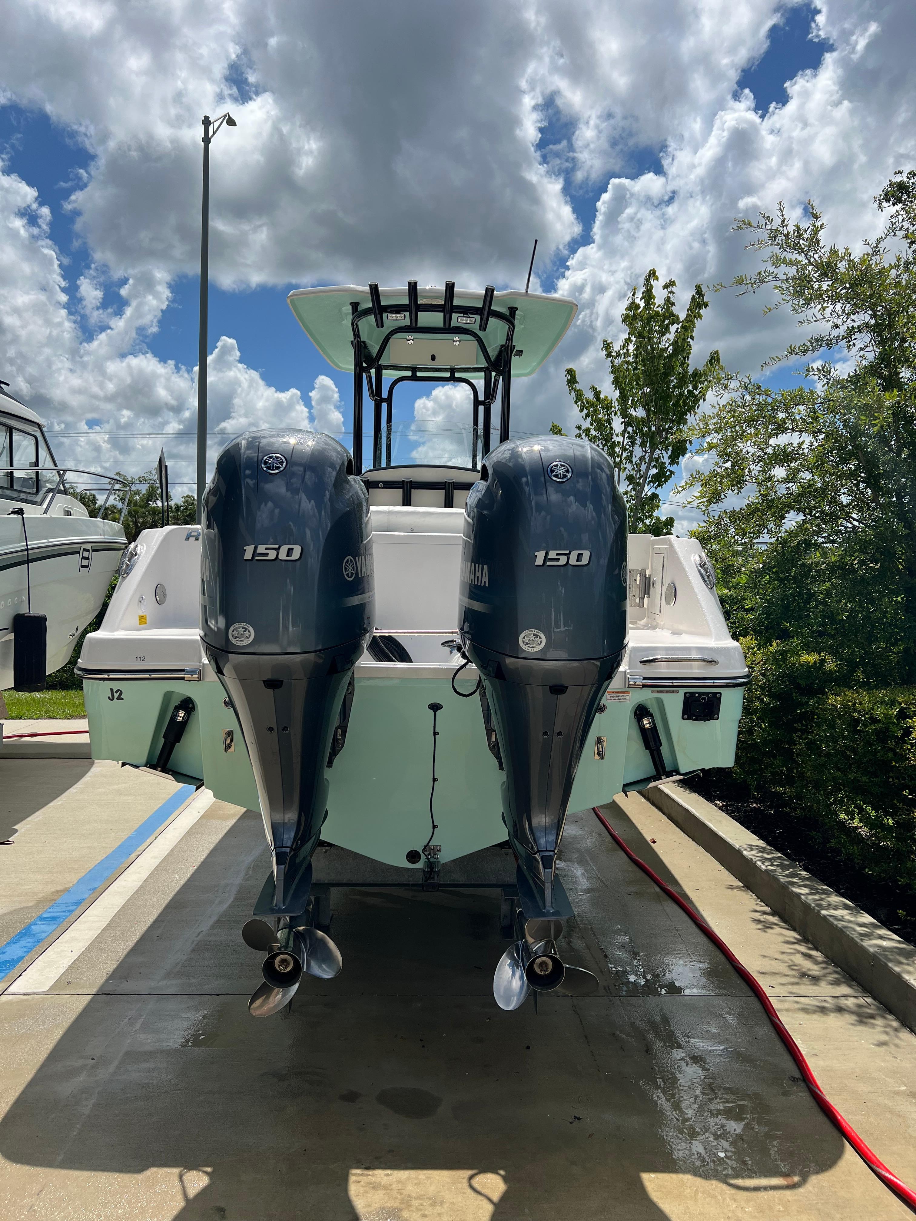 2023 Robalo R242 Explorer