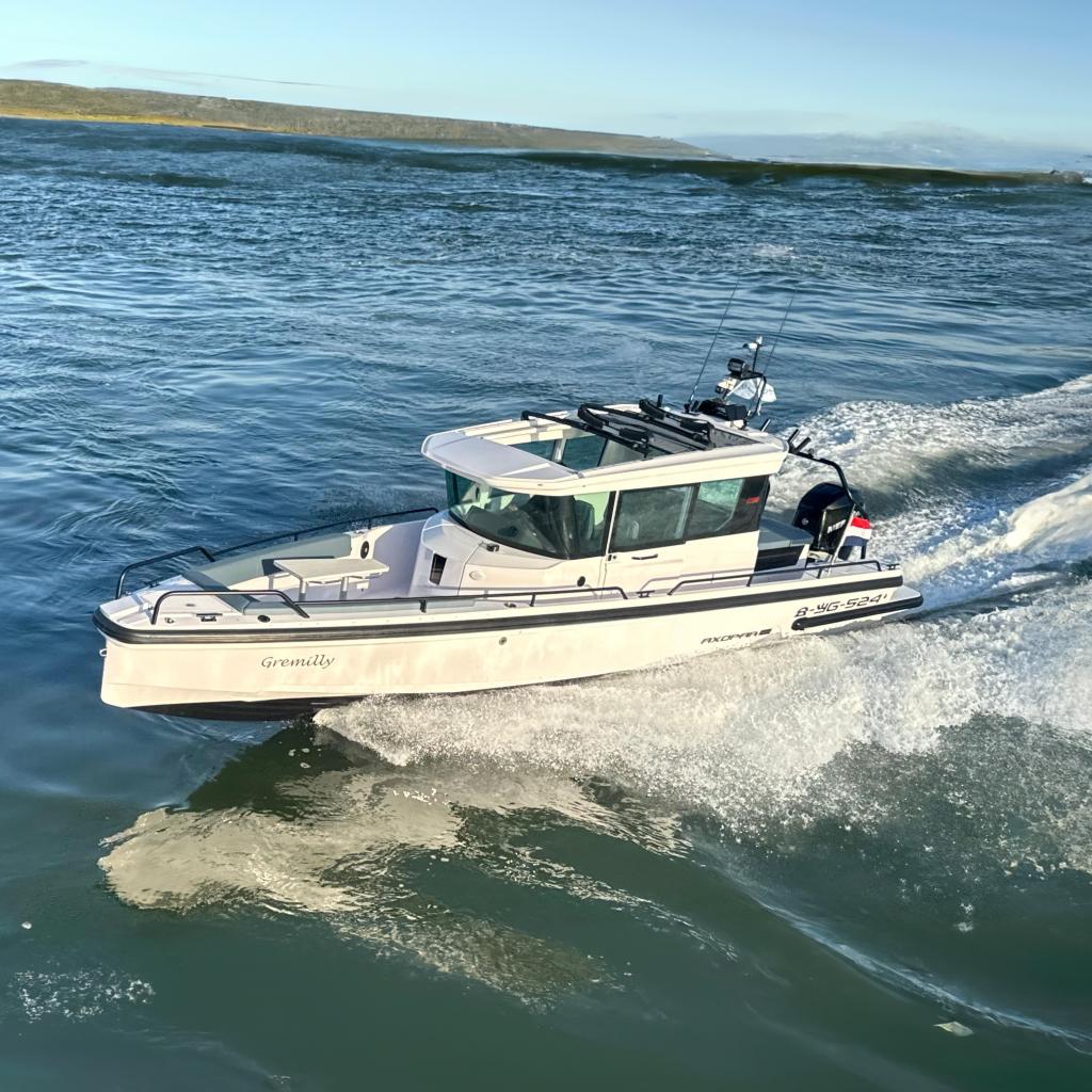 2022 Axopar 28 CABIN