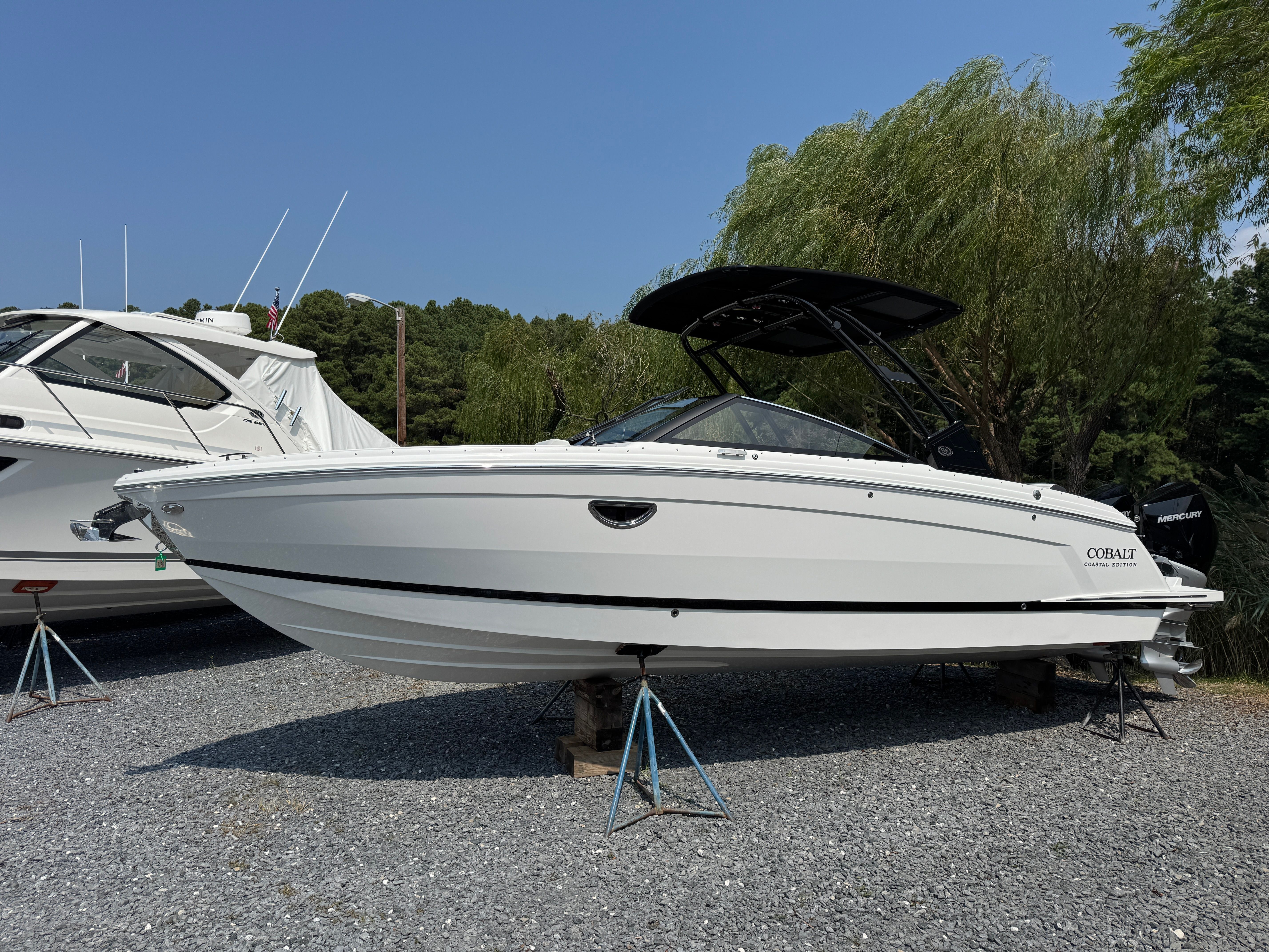 2026 Cobalt R8 Outboard
