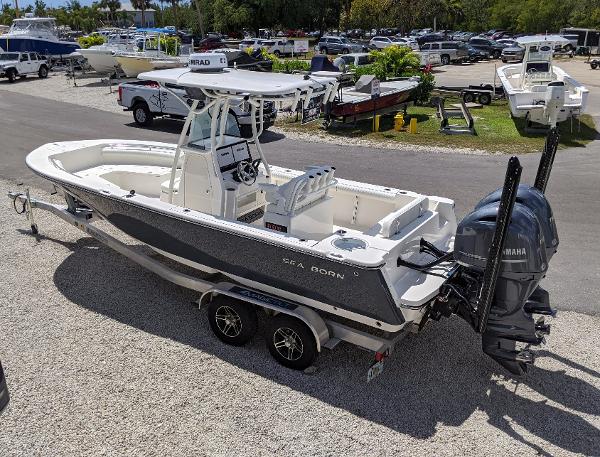 2020 Sea Born LX24 Center Console