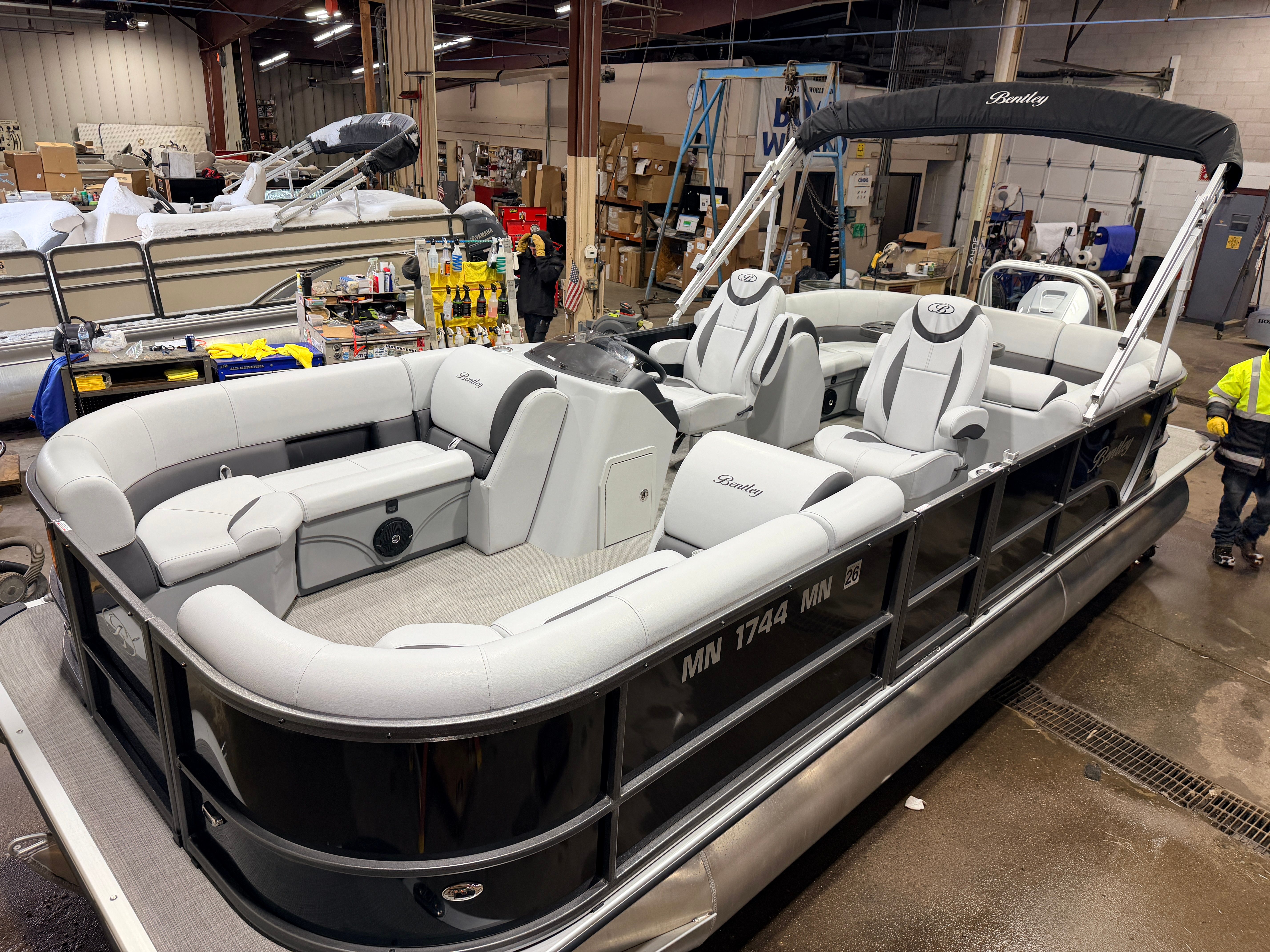 2024 Bentley Pontoons Legacy 223 Navigator Quad Lounge Tri-toon Pontoon & 150HP Honda 4-Stroke EFI
