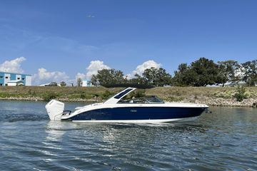 2025 Sea Ray SDX 270 Outboard