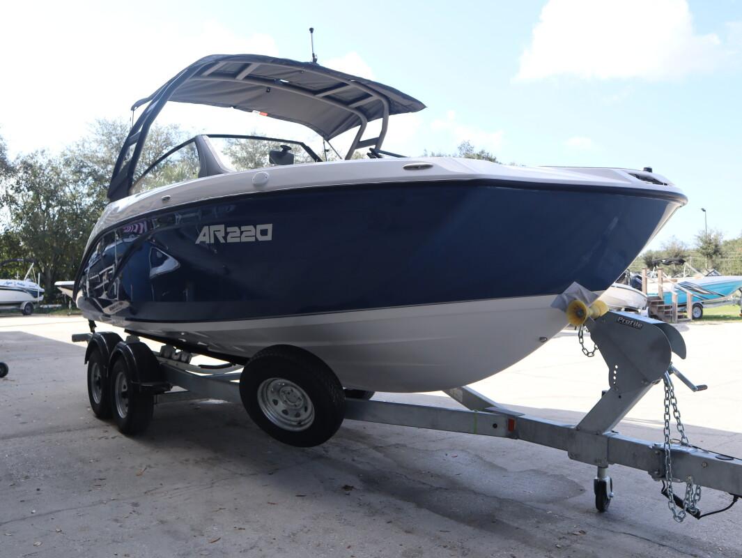 2025 Yamaha Boats AR220