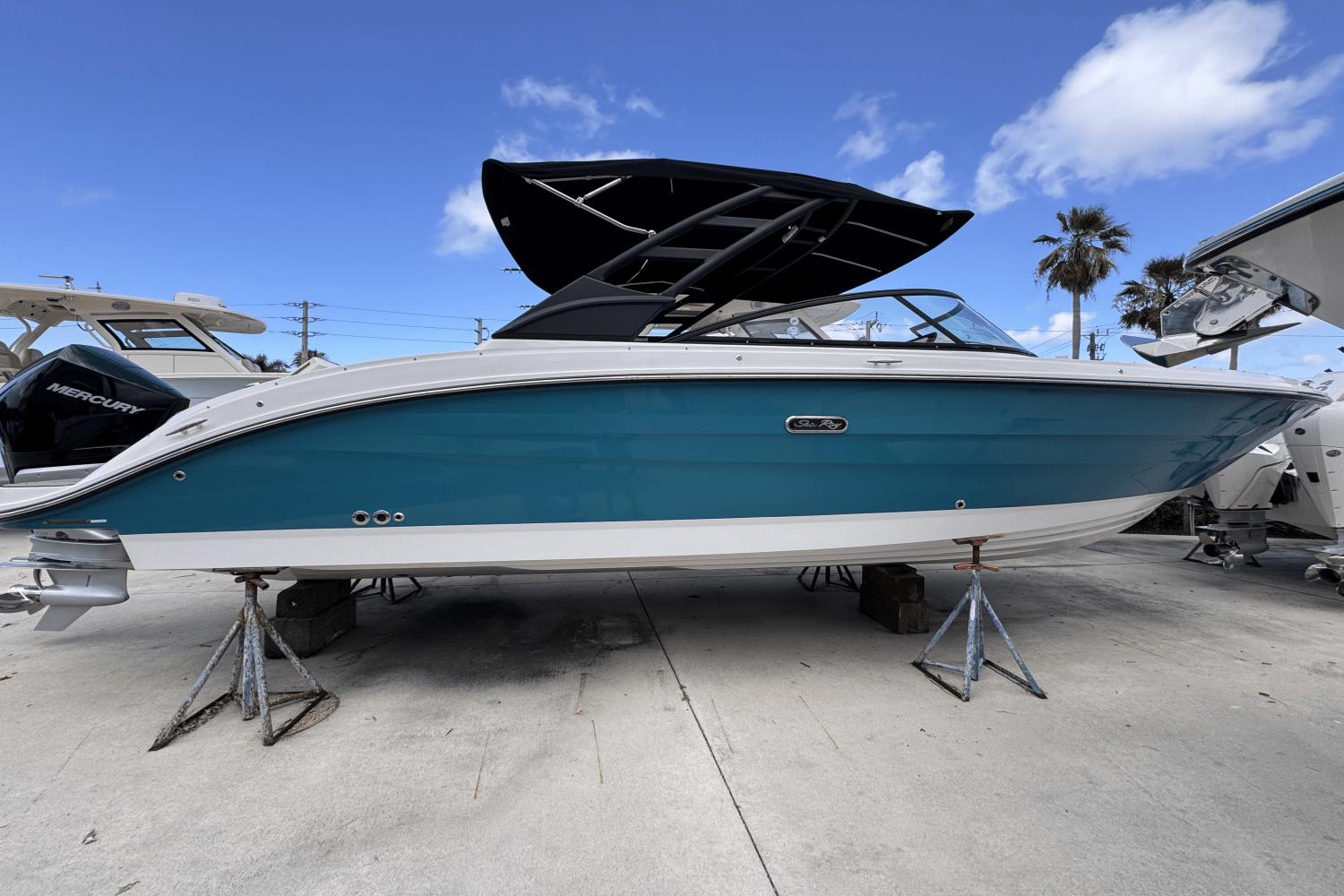 2025 Sea Ray SDX 270 Outboard