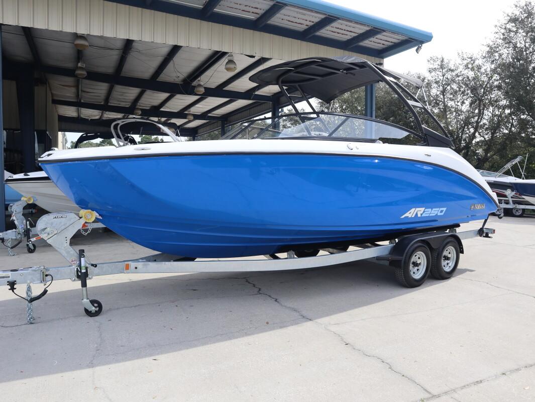 2025 Yamaha Boats 