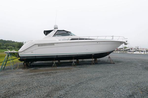 Sea Ray 500 Sundancer 1993 Sea Ray 500 Sundancer yacht on dry dock for maintenance.