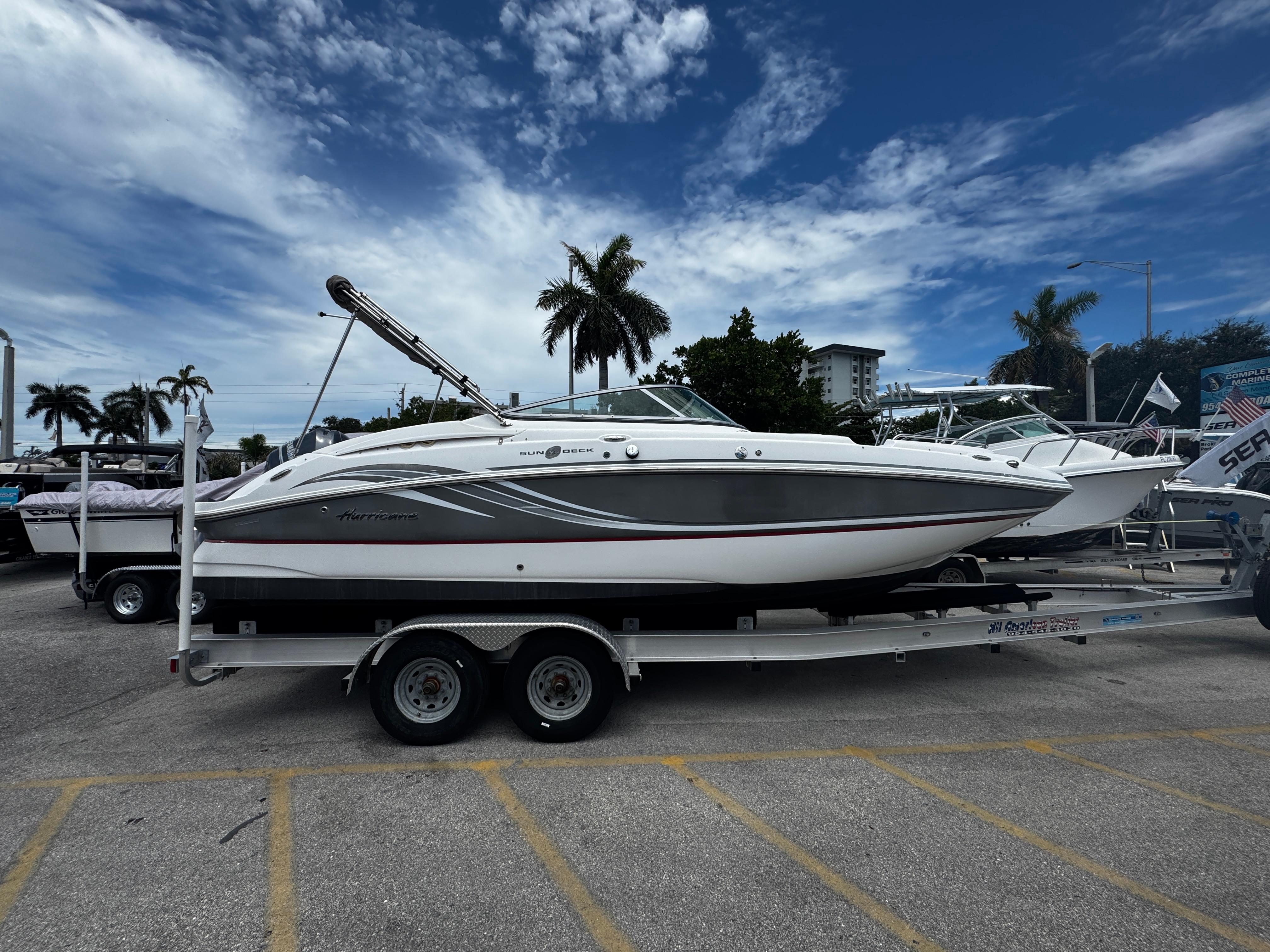 2012 Hurricane SunDeck 2400 OB