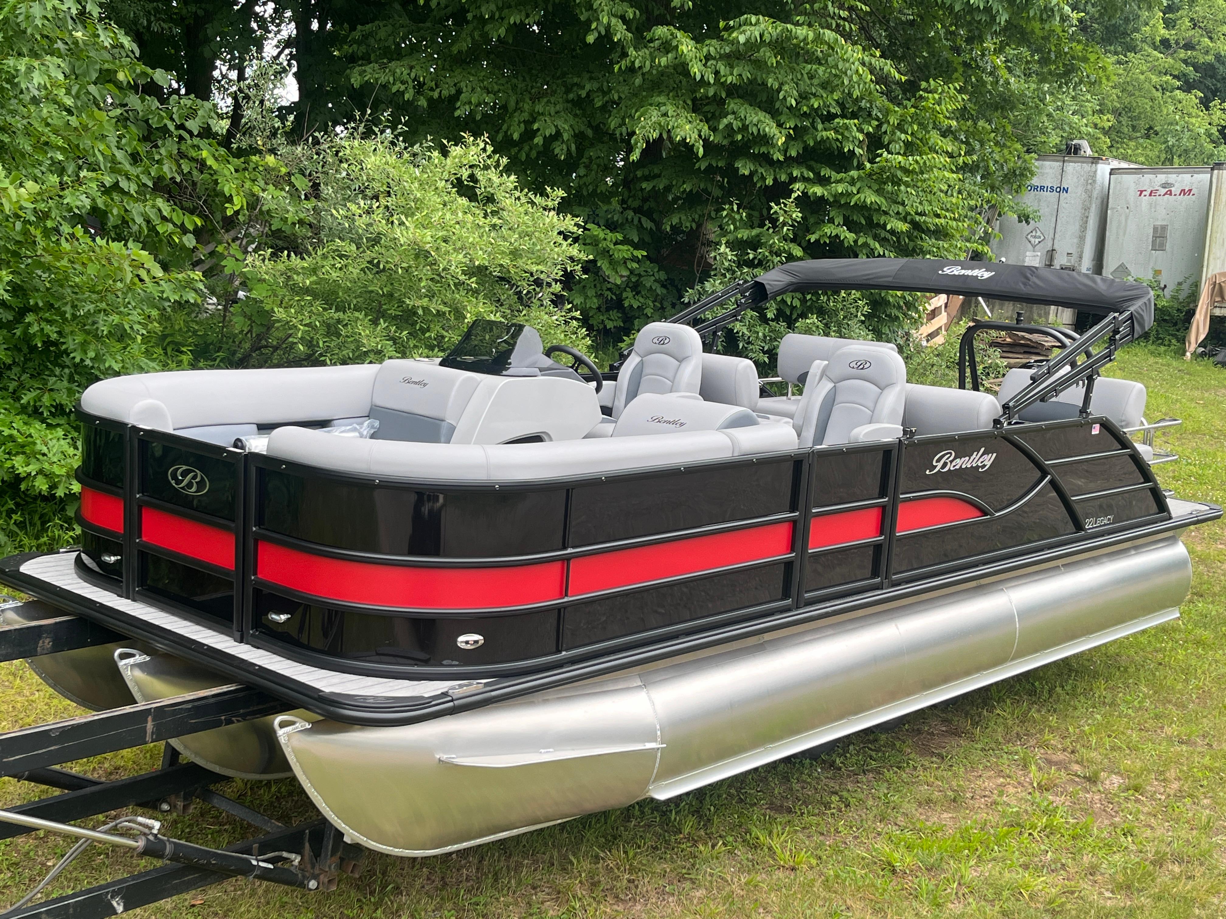 2025 Bentley Pontoons Legacy 223 Quad Swingback Full Tube