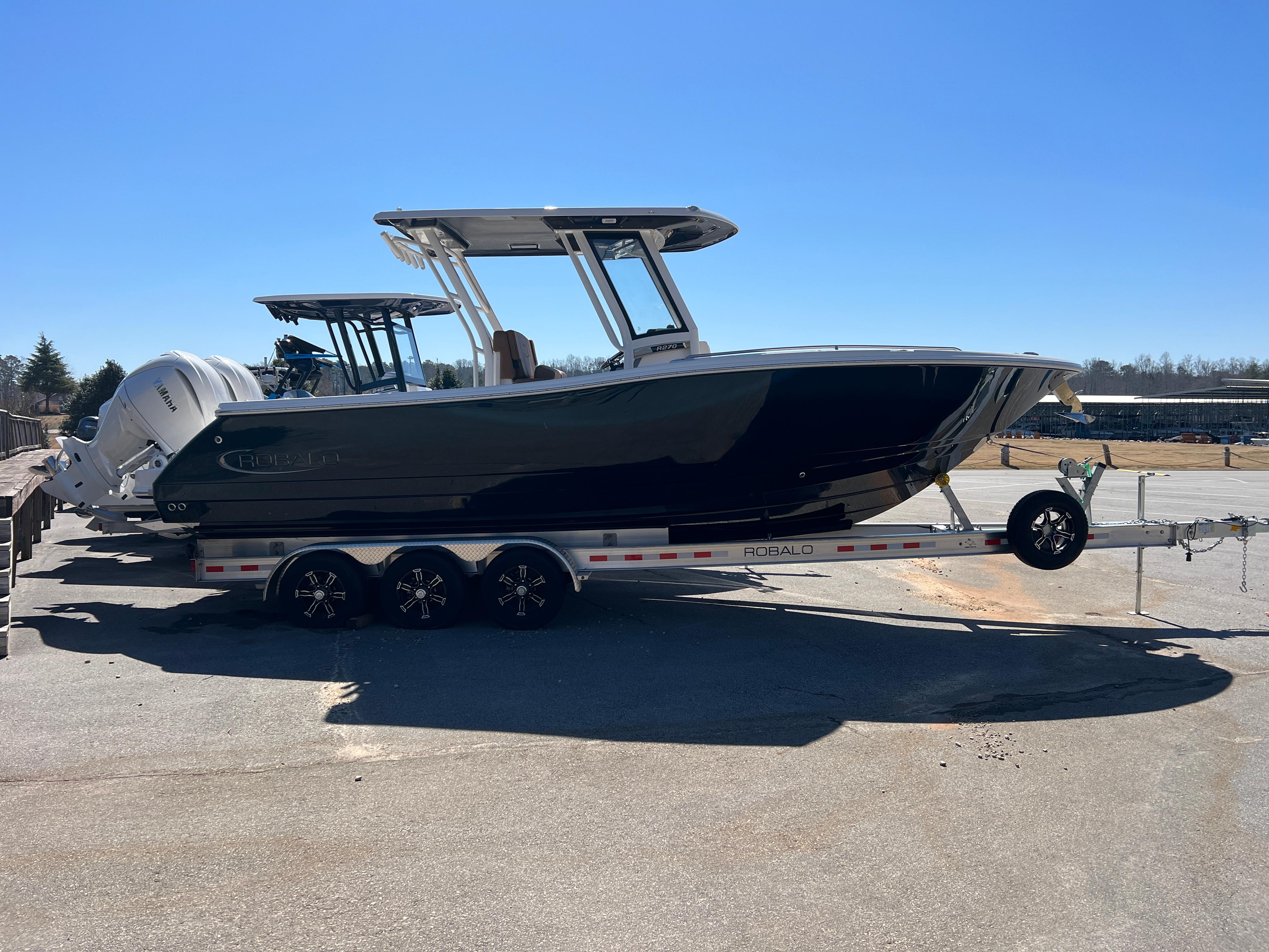 2025 Robalo 270 Center Console