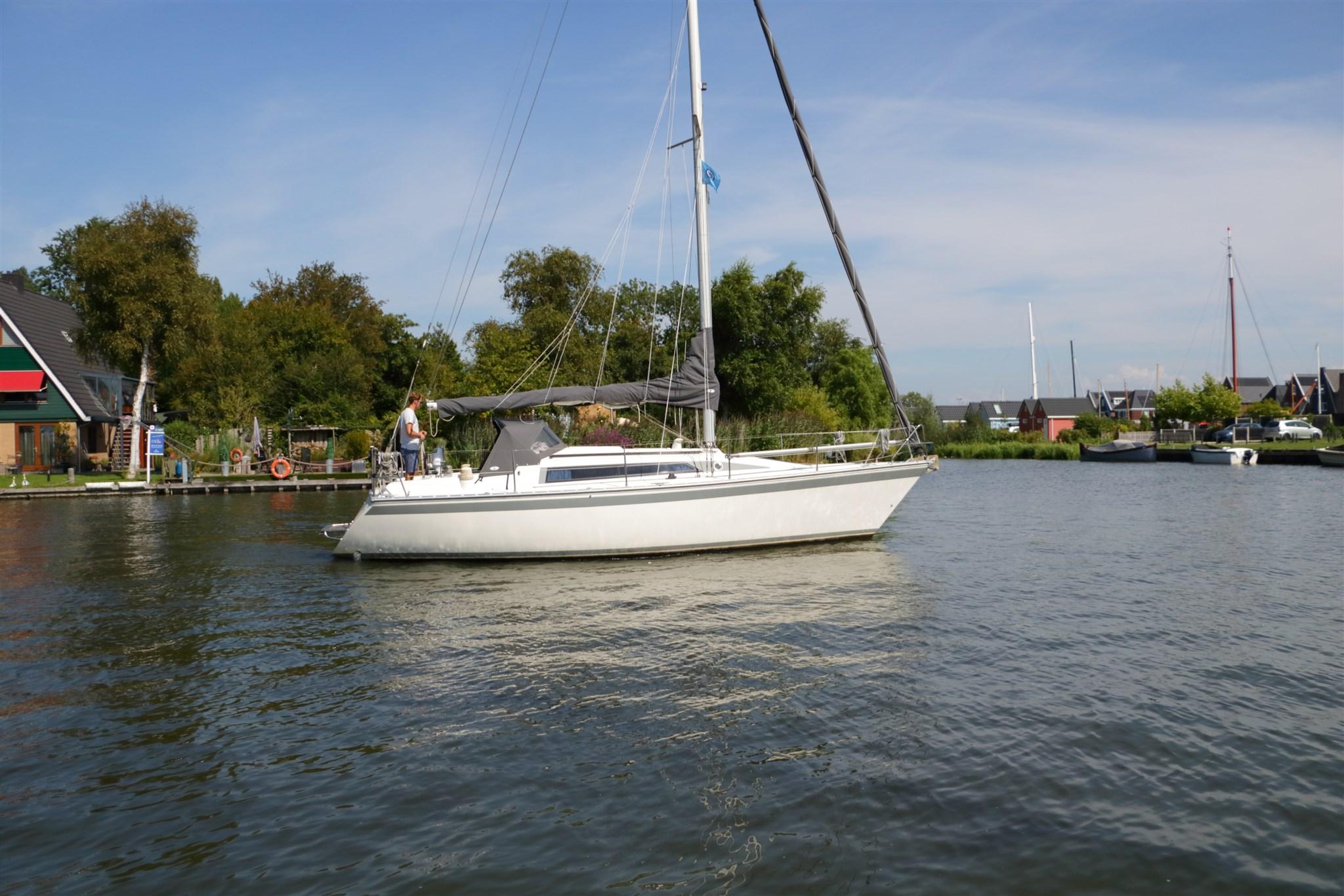 1986 Friendship 33