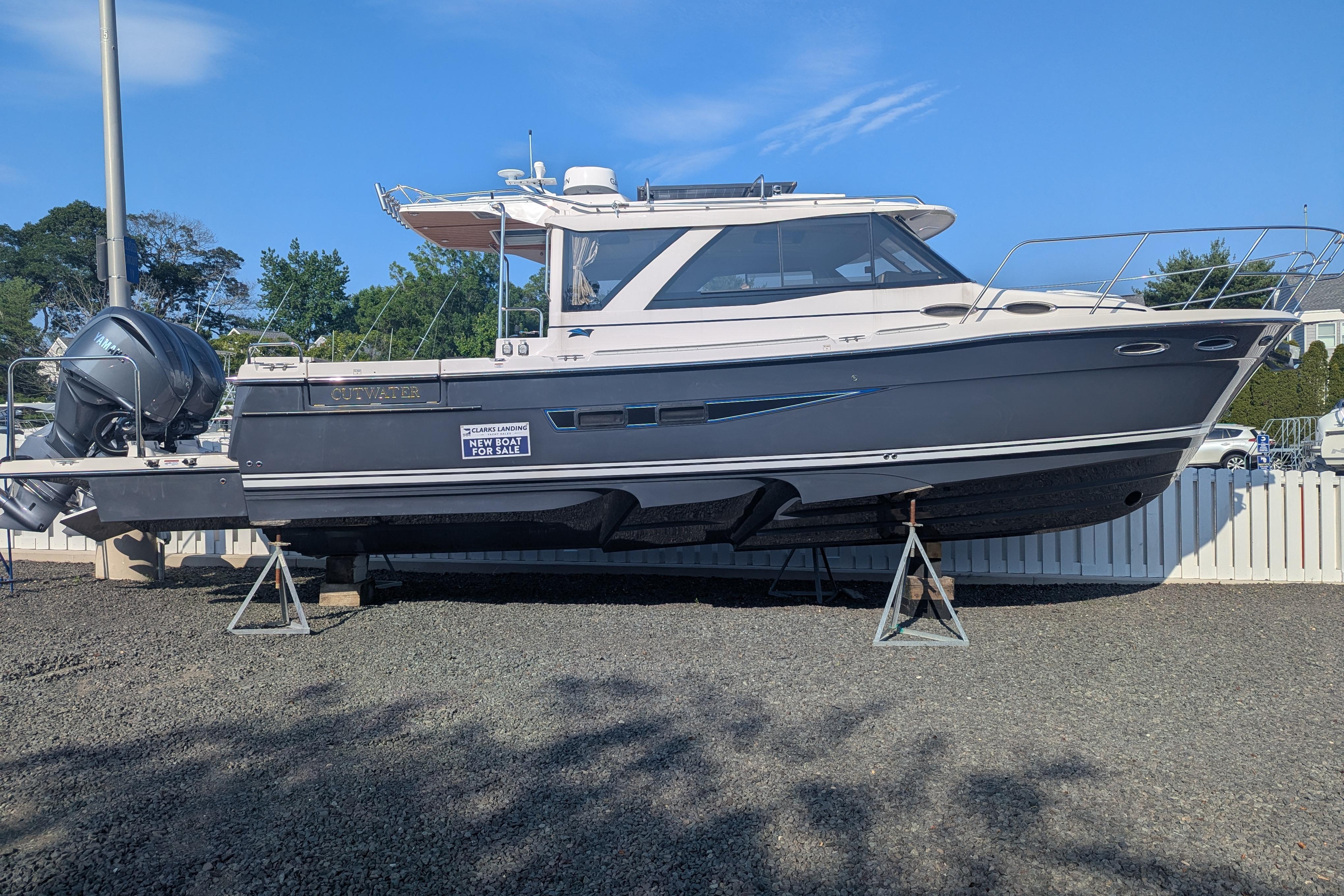 2025 Cutwater C-32 Coupe