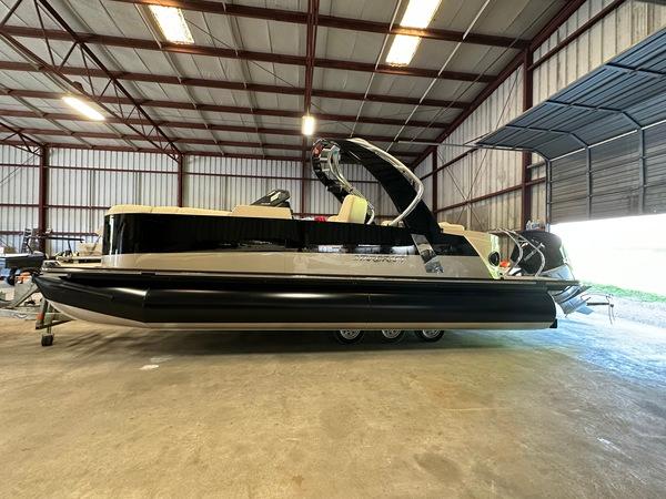 Starcraft SX 23 Q DC 2023 Starcraft SX 23 Q DC boat in a warehouse, side view.