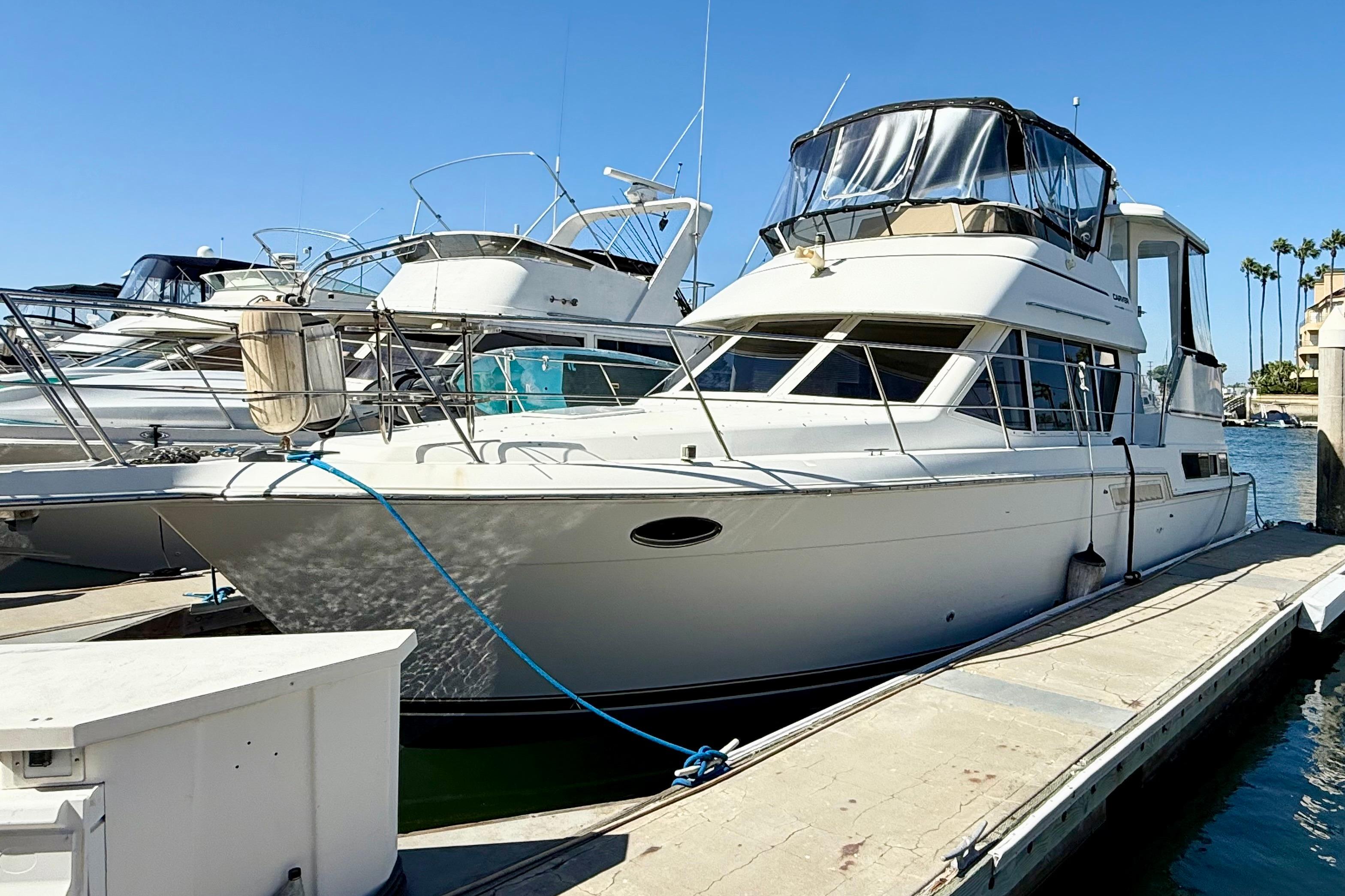 1998 Carver 400 Cockpit Motor Yacht