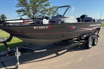 Tracker Targa V-18 Combo 2015 Tracker Targa V-18 Combo boat on trailer, parked outdoors.
