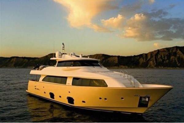 Ferretti Yachts Custom Line Navetta 26