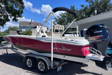 2019 NauticStar 231 Hybrid
