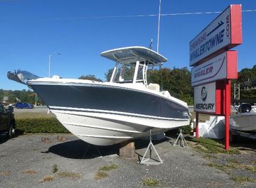 2025 Boston Whaler 230 Outrage